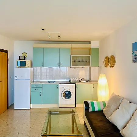 아파트 Cozy In Kambani 1